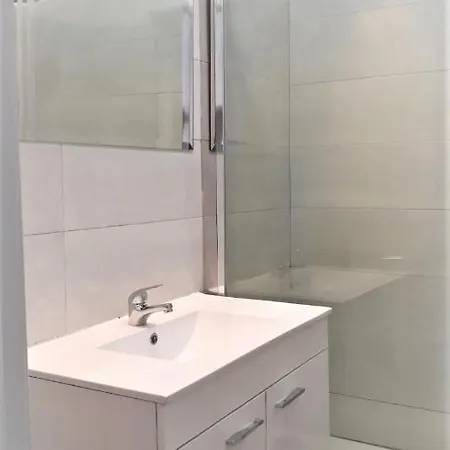 Pensión Private With River View, Central *